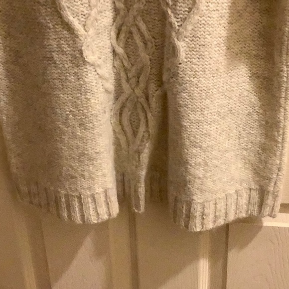 LOFT v-neck sweater - Picture 6 of 9